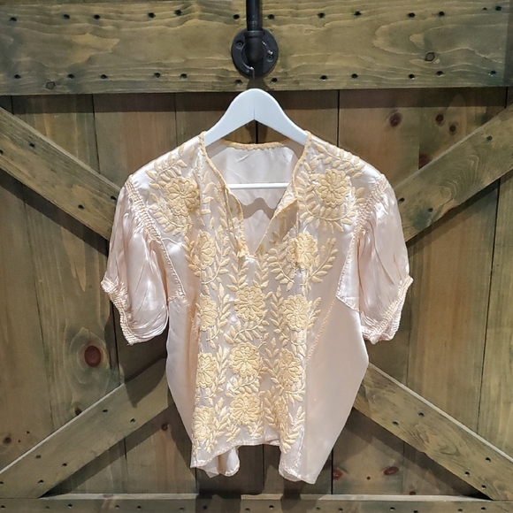 Elegant Cream Floral Embroidered Women's Top - Picture 1 of 8